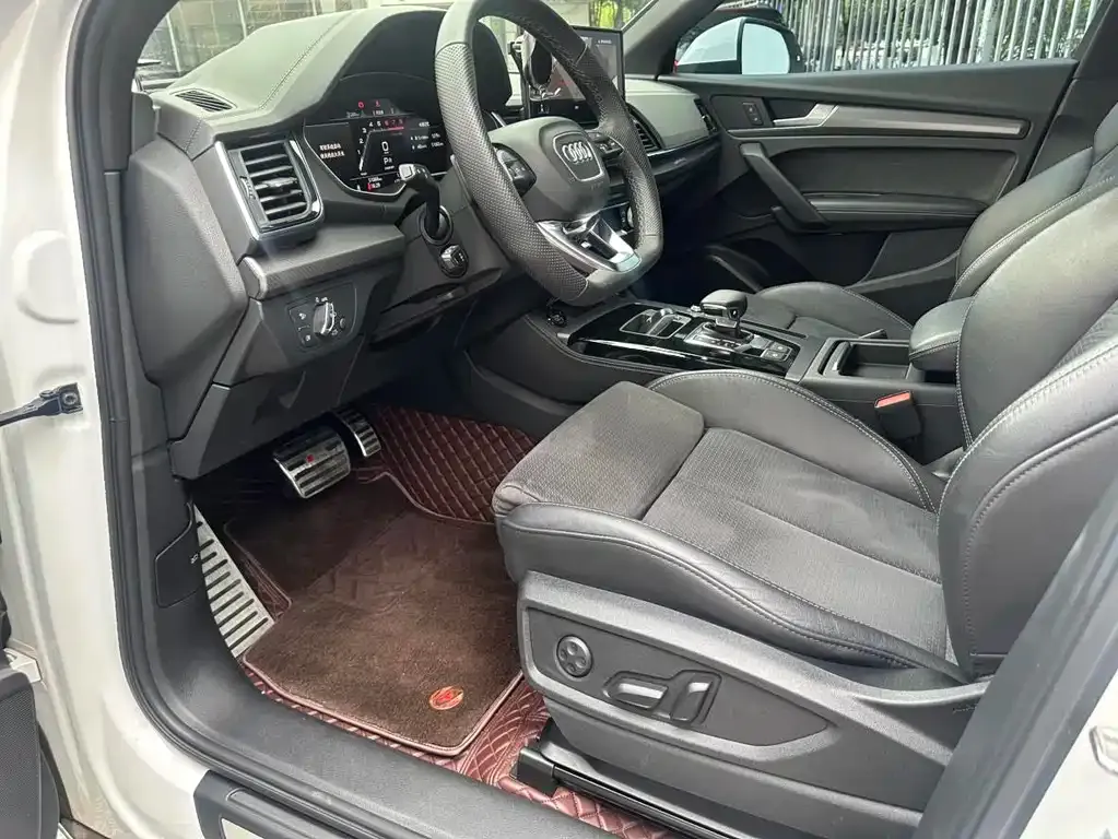 Audi Q5L Sportback — фото 5