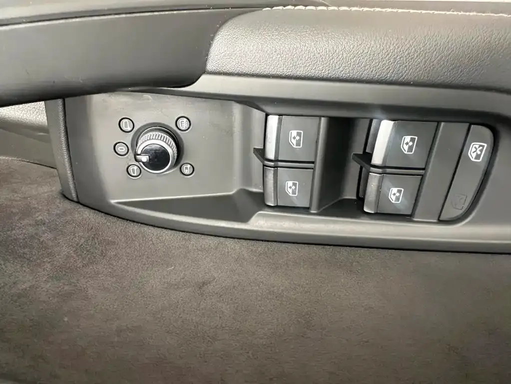 Audi Q5L Sportback — фото 6