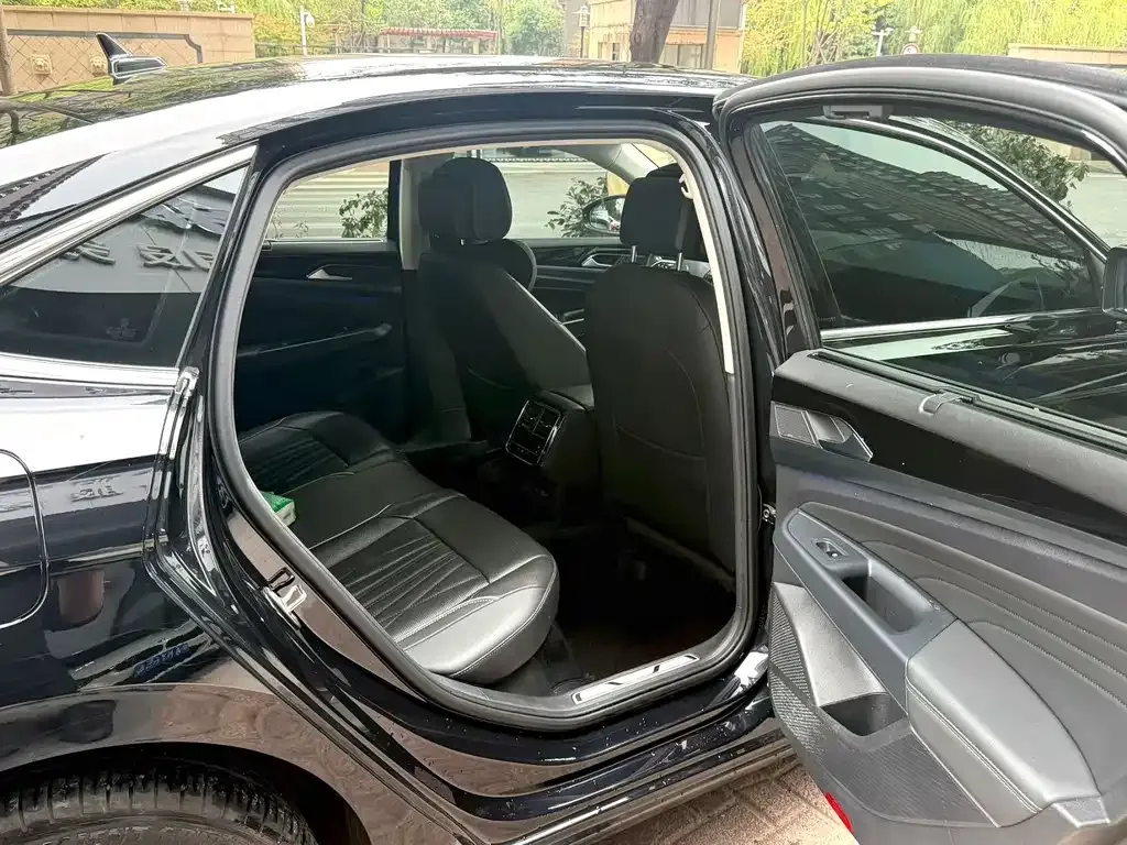 Volkswagen Passat New Energy — фото 5