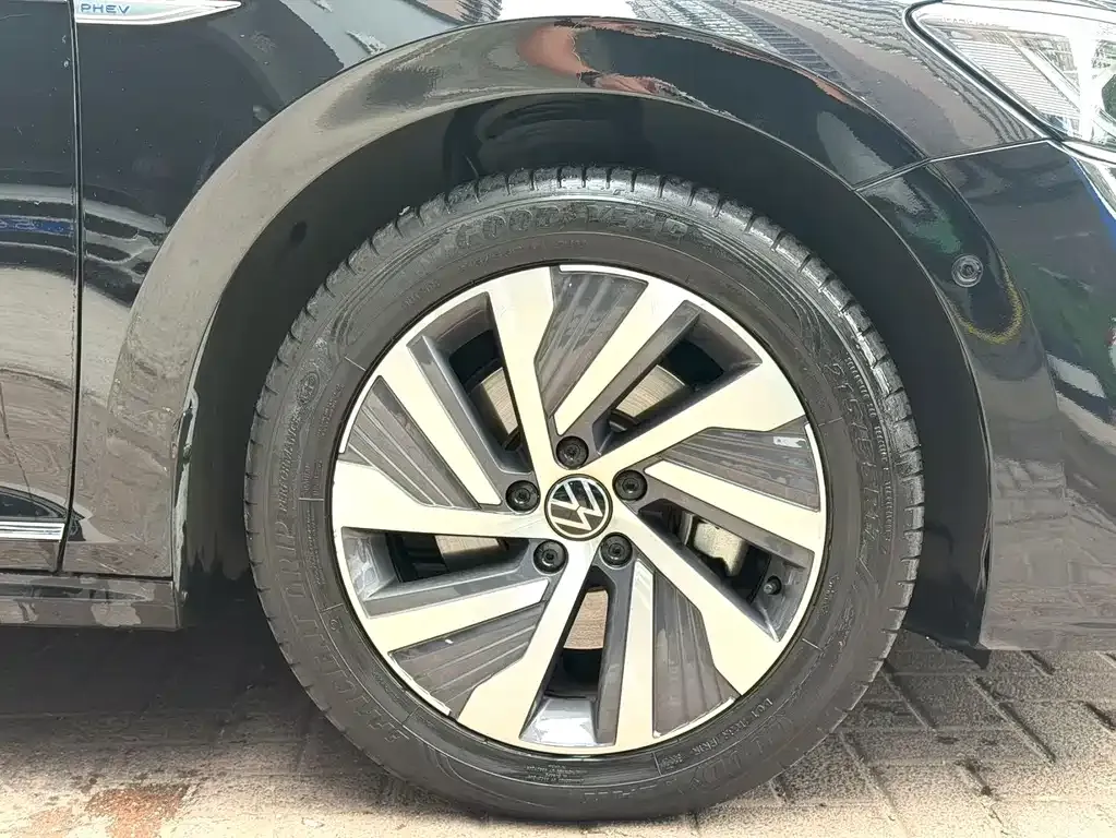 Volkswagen Passat New Energy — фото 4