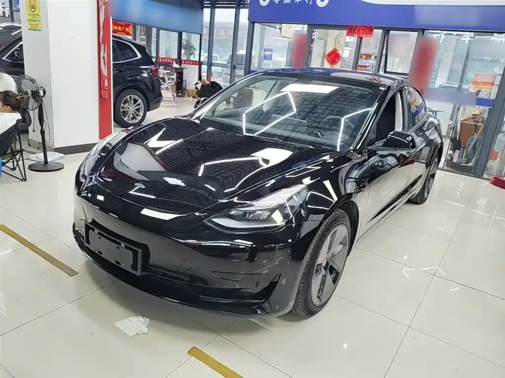 Tesla Model 3 — фото 1