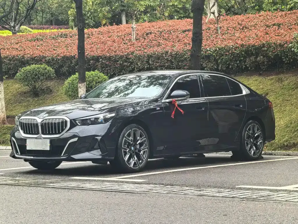 BMW 5 Series — фото 1