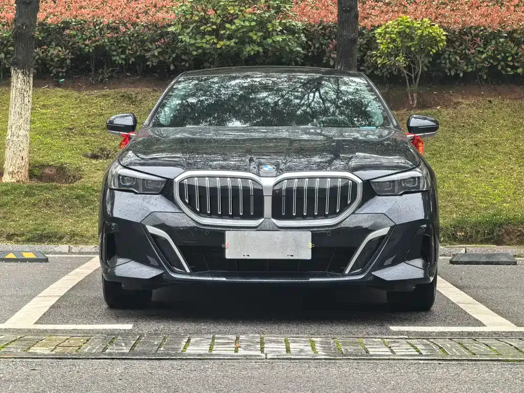 BMW 5 Series — фото 10