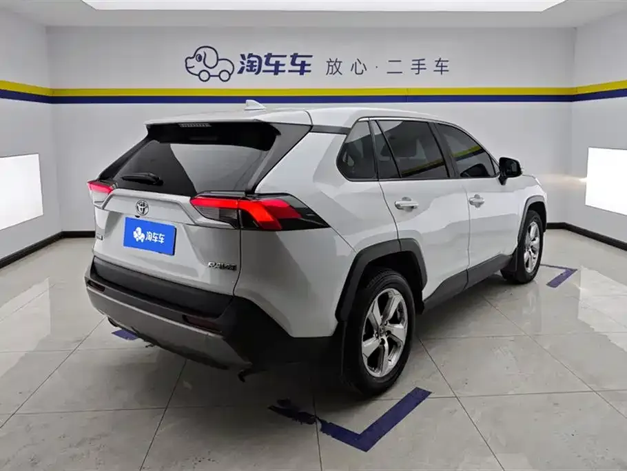 Toyota RAV4 — фото 4