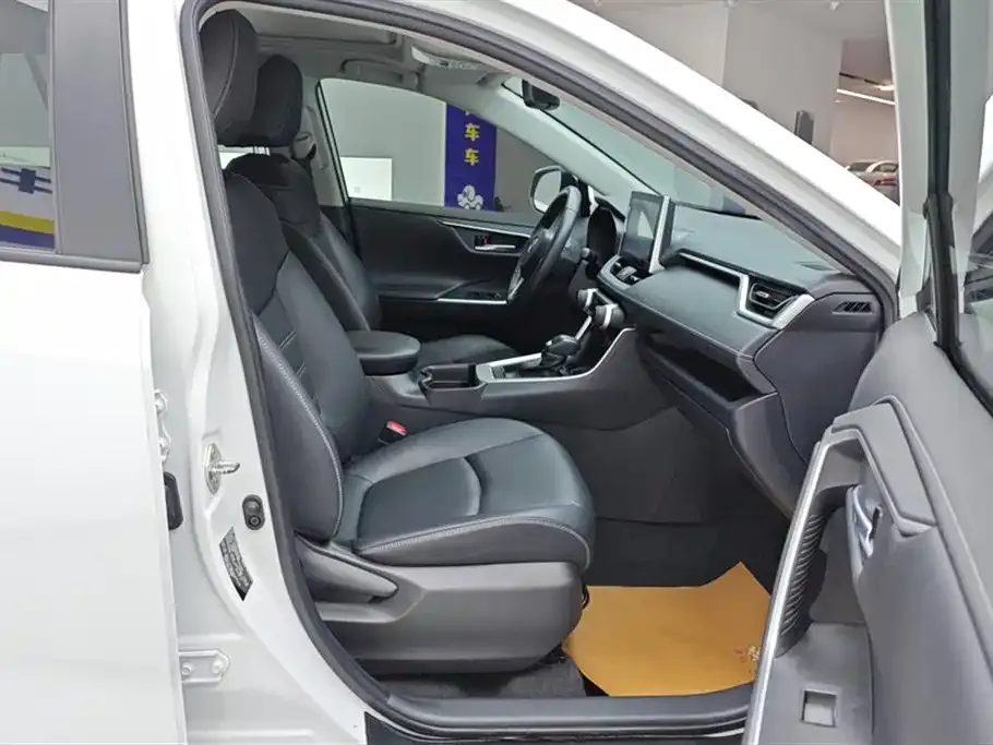 Toyota RAV4 — фото 10