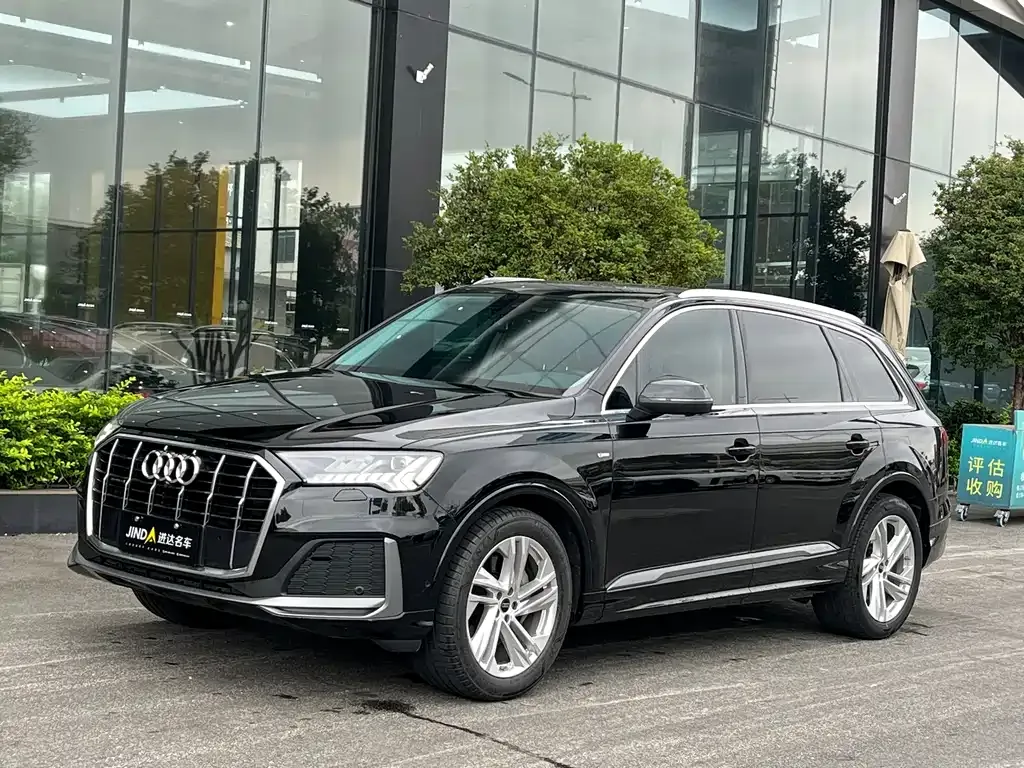 Audi Q7 — фото 1