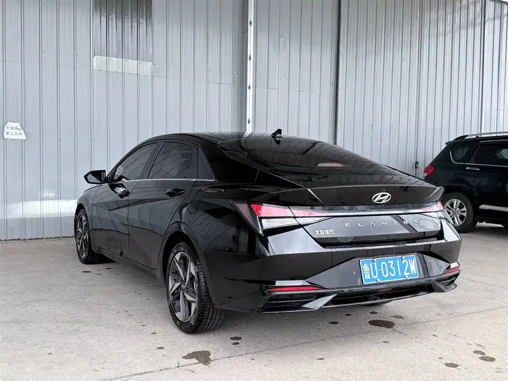 Hyundai Elantra — фото 7