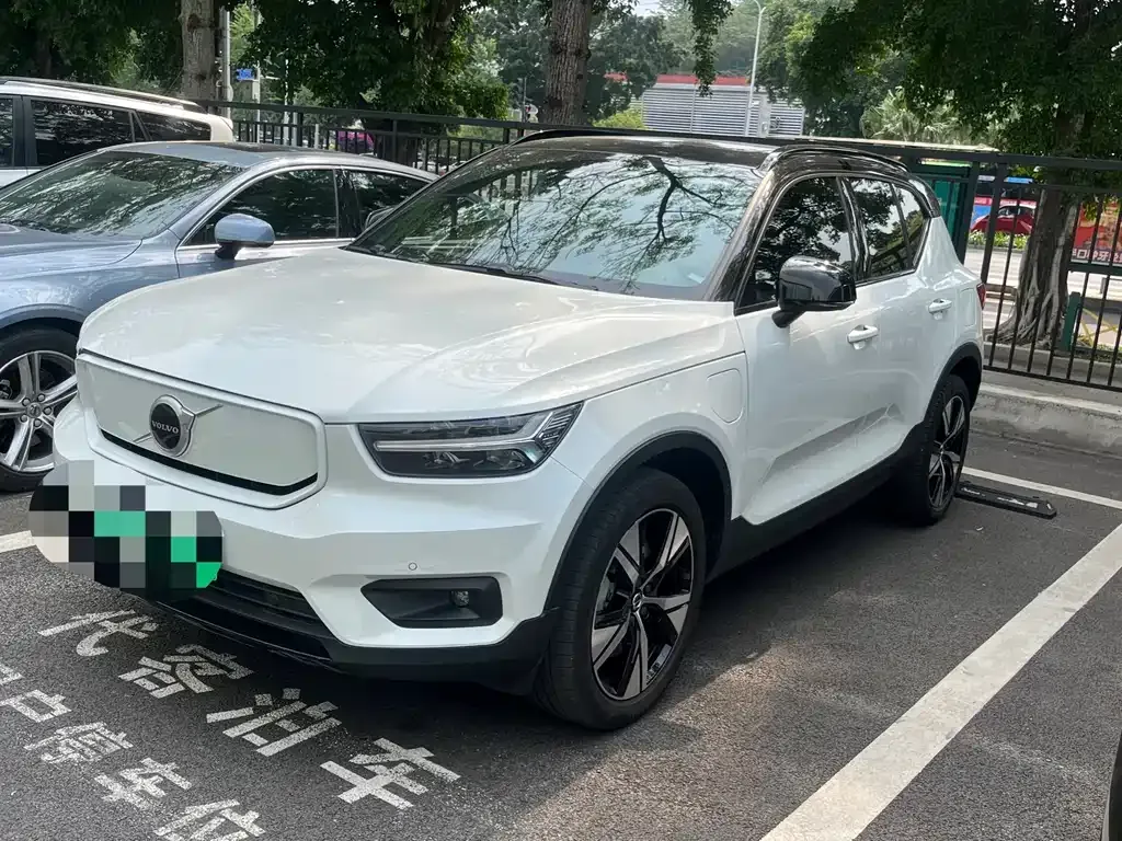 Volvo XC40 NEV — фото 1