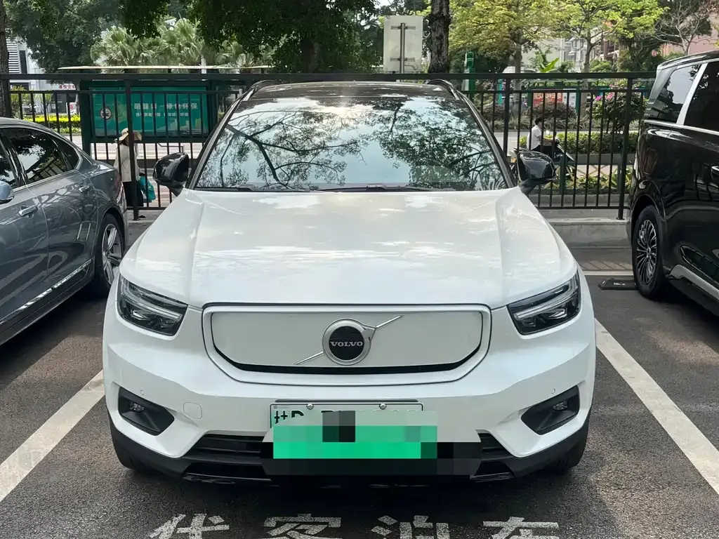 Volvo XC40 NEV — фото 4