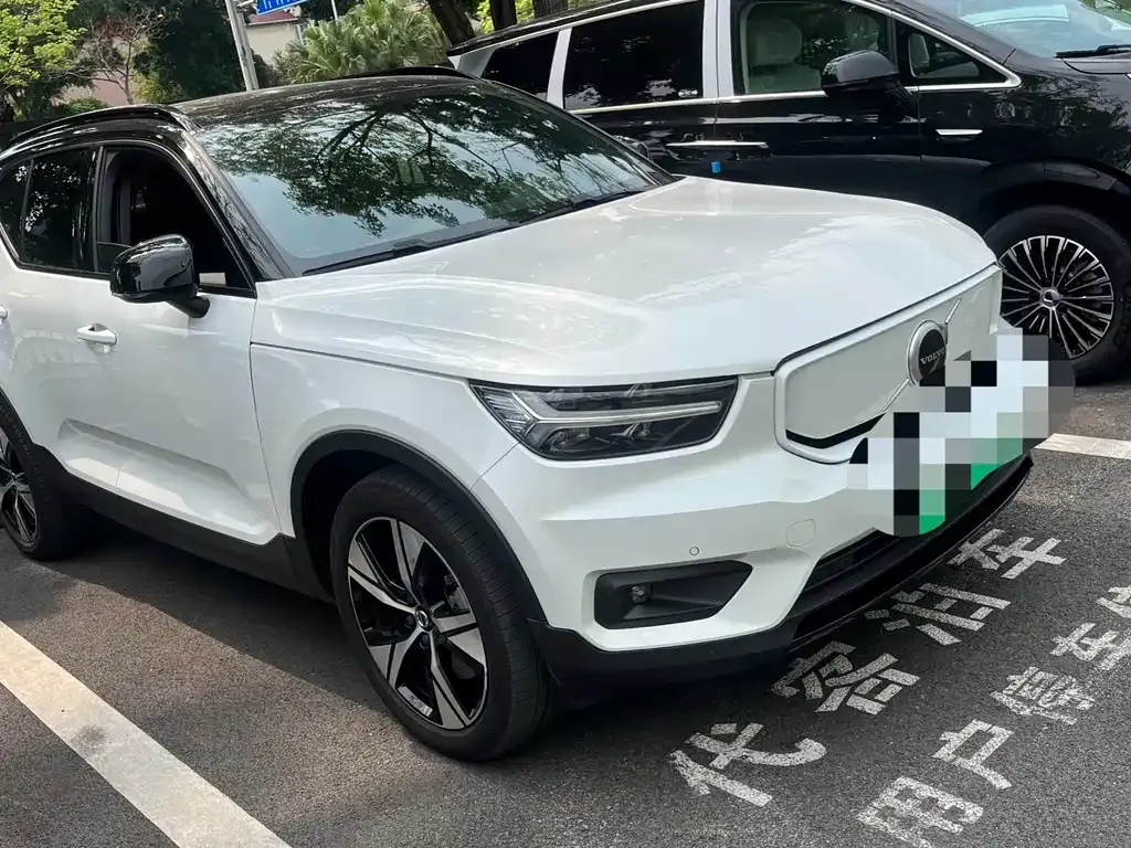 Volvo XC40 NEV — фото 8
