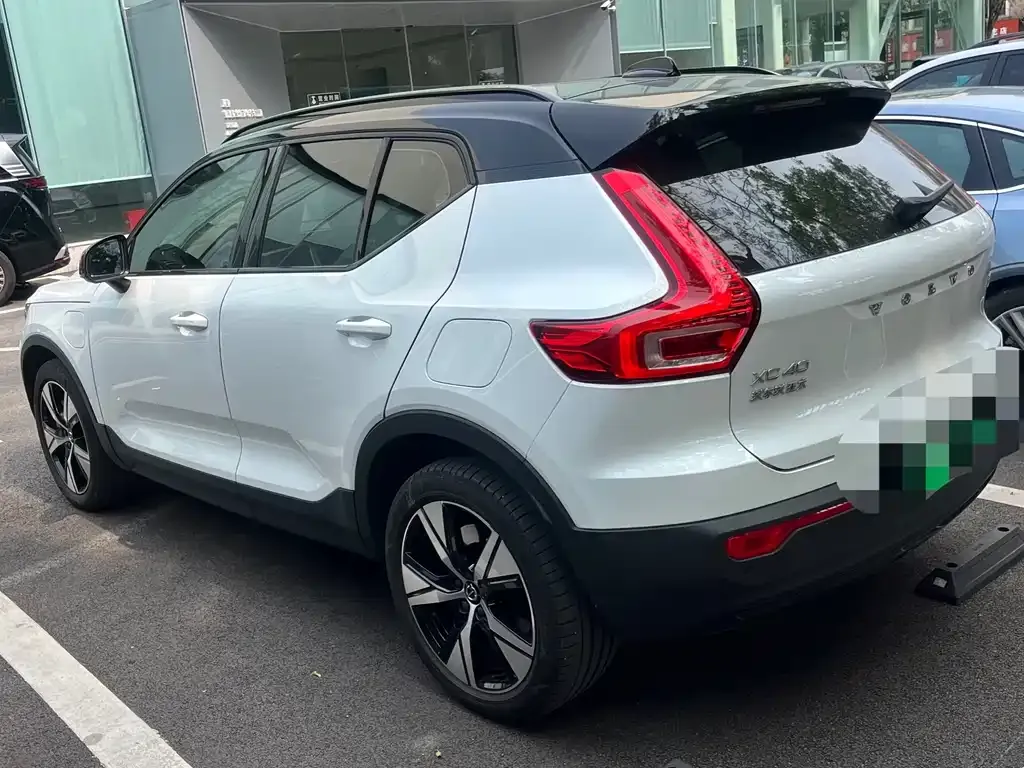 Volvo XC40 NEV — фото 6