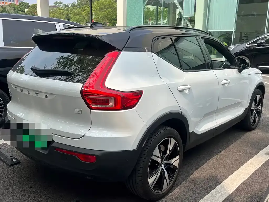 Volvo XC40 NEV — фото 9