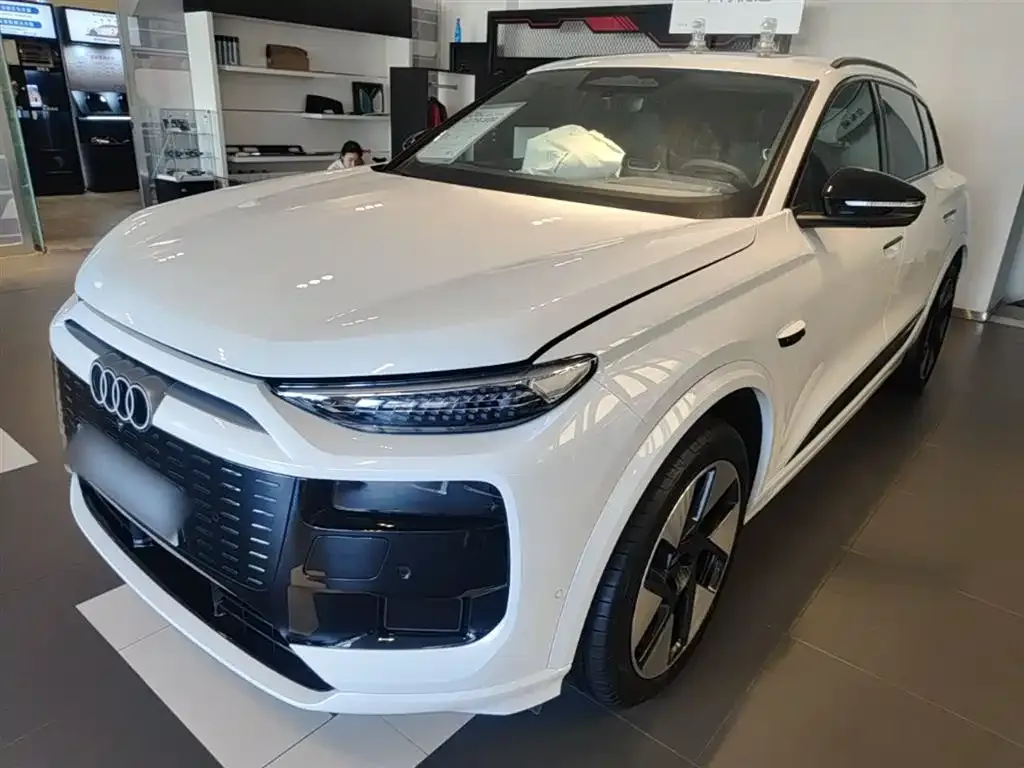 Audi Q6L e-tron — фото 2