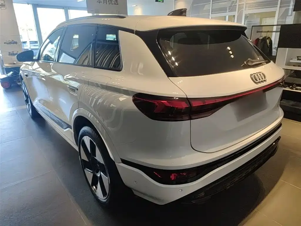 Audi Q6L e-tron — фото 9