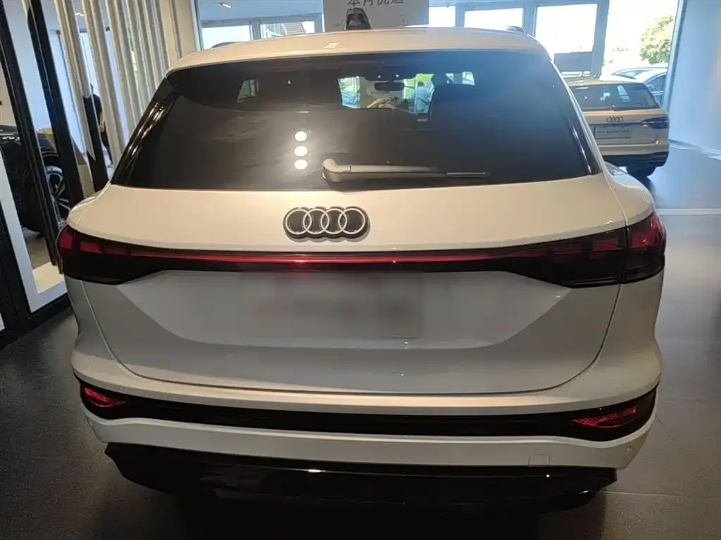 Audi Q6L e-tron — фото 7