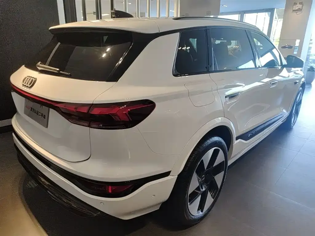 Audi Q6L e-tron — фото 10