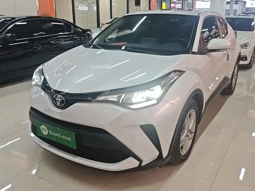 Toyota C-HR — фото 1