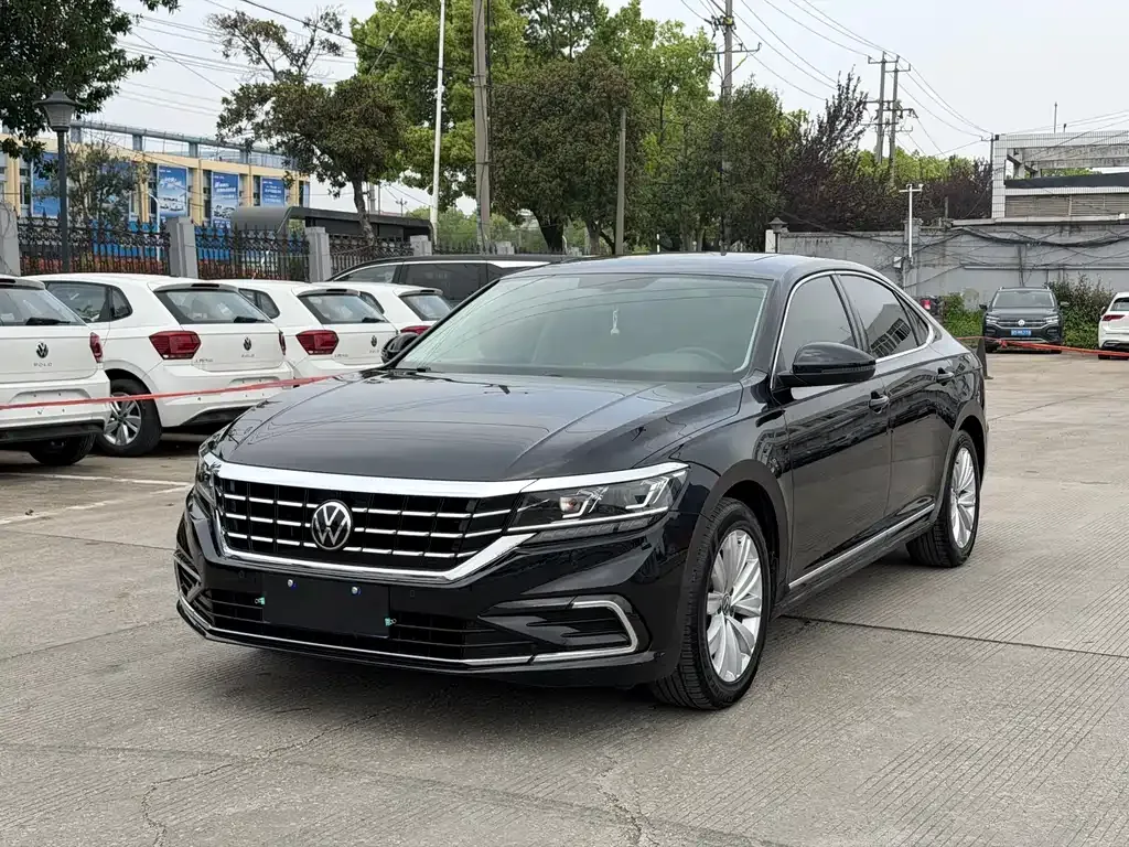 Volkswagen Passat — фото 1