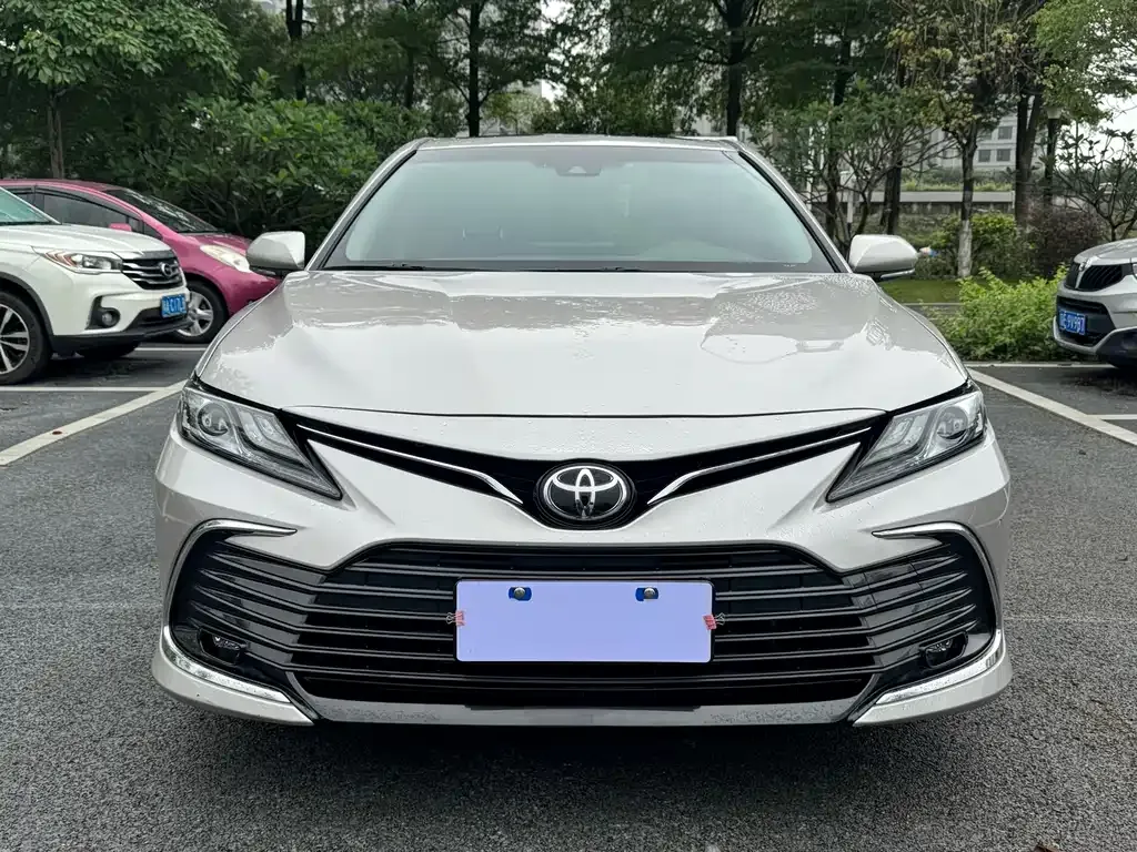 Toyota Camry — фото 10