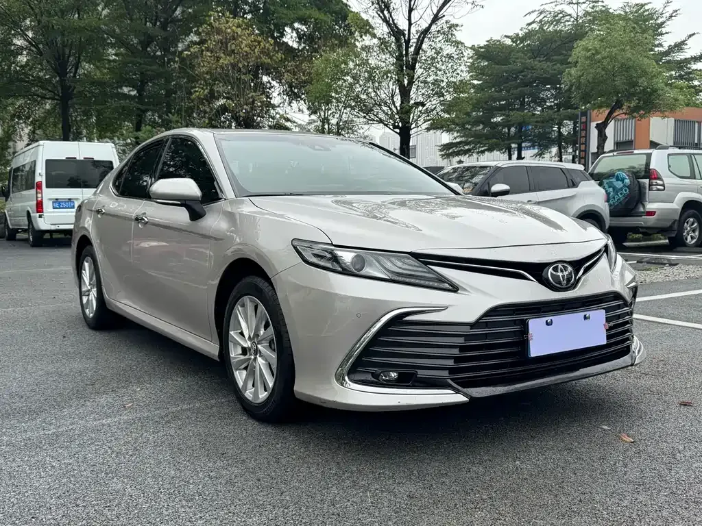 Toyota Camry — фото 9