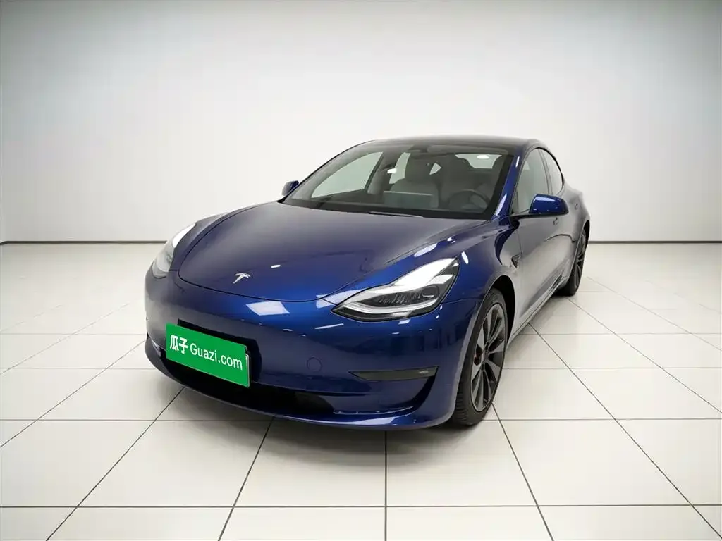 Tesla Model 3 — фото 1