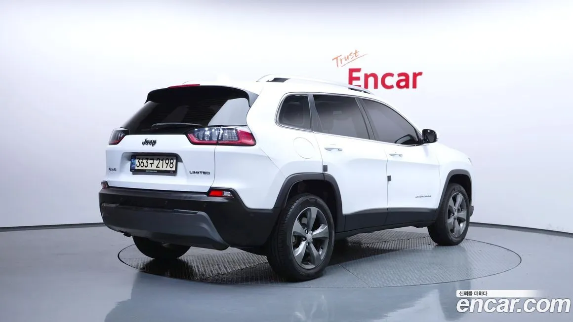 Jeep Cherokee — фото 5