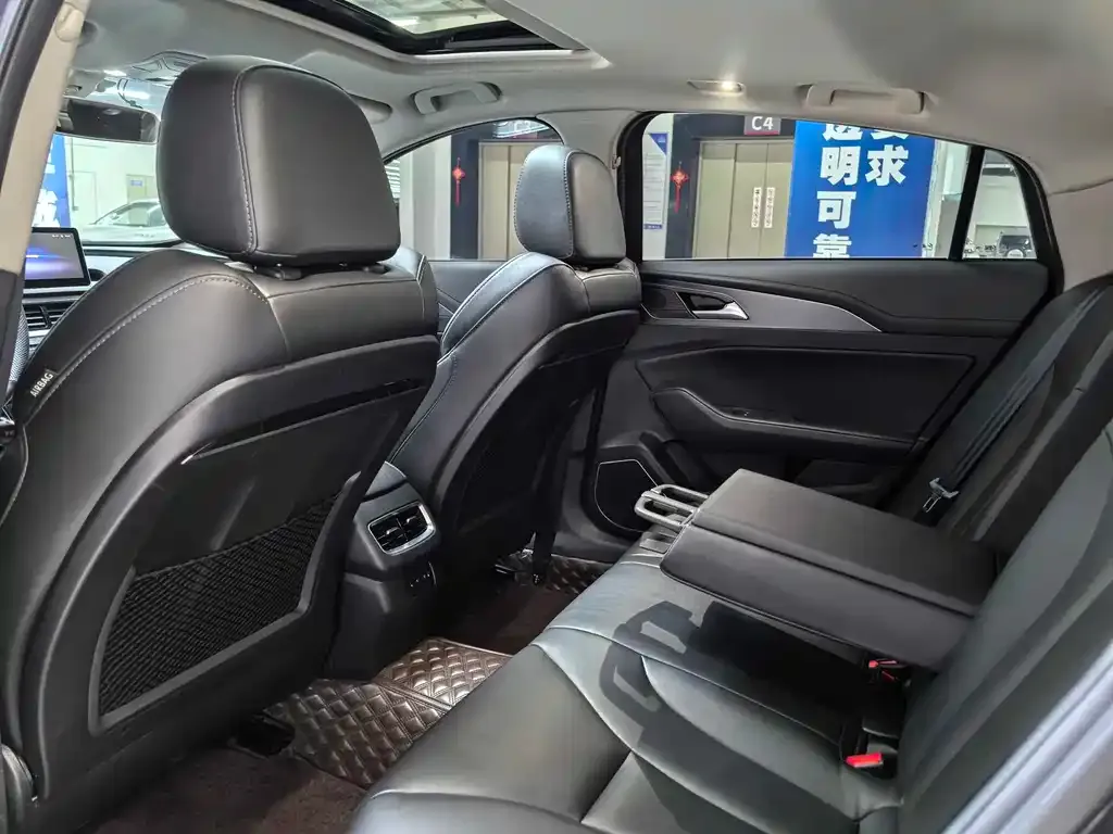 Hongqi H5 — фото 2