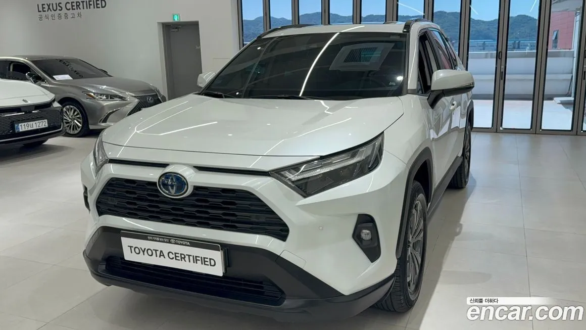 Toyota RAV4 — фото 1