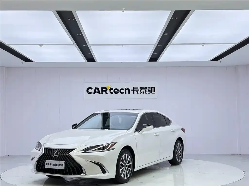 Lexus ES — фото 1