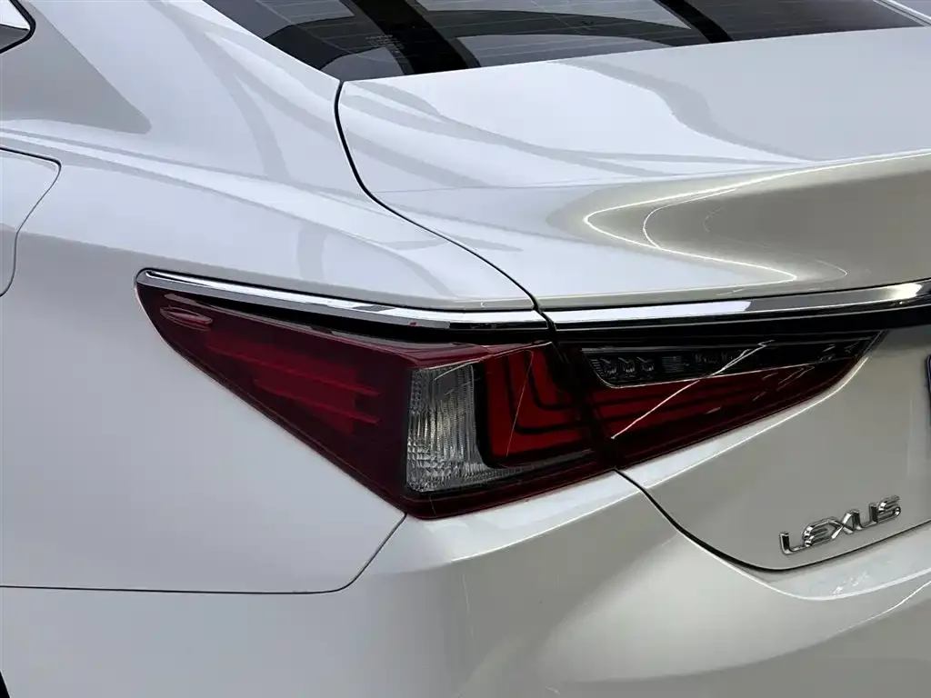 Lexus ES — фото 8