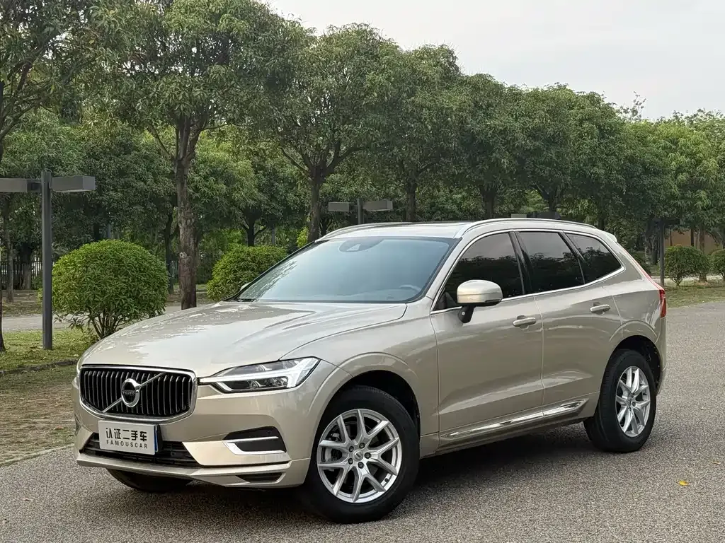 Volvo XC60 — фото 1