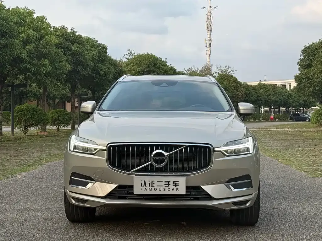 Volvo XC60 — фото 10