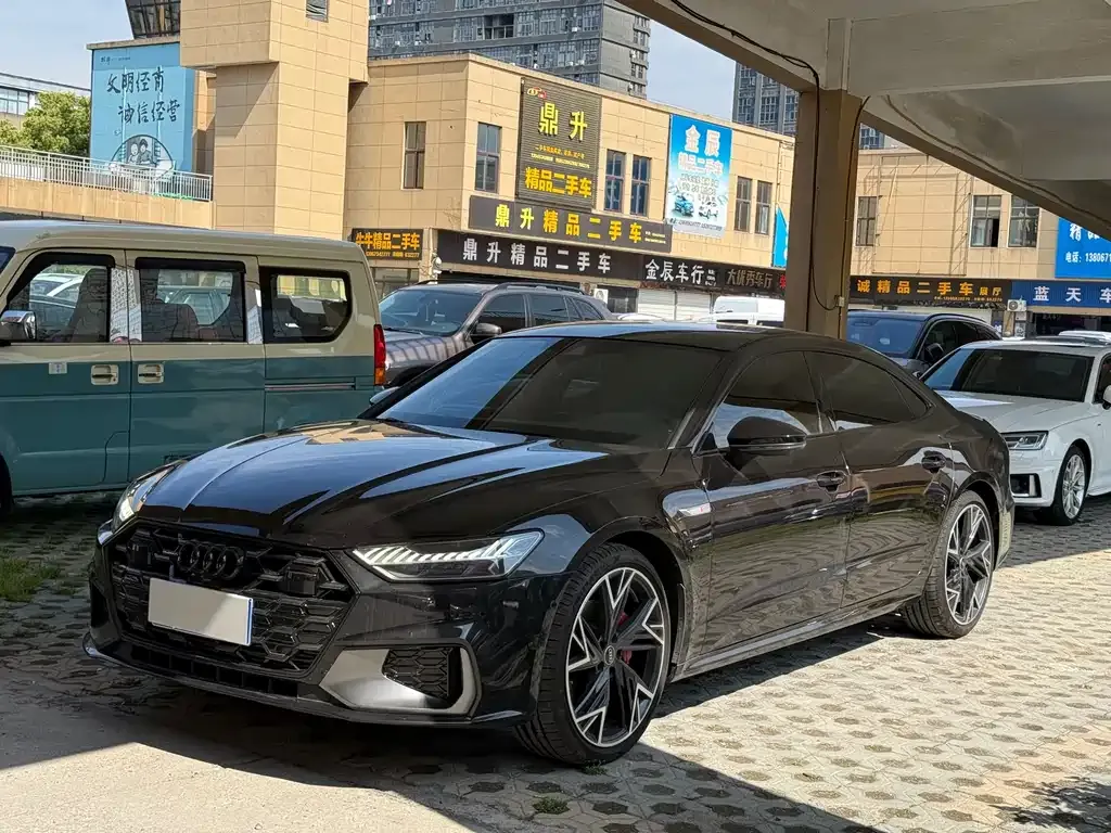 Audi A7L — фото 1
