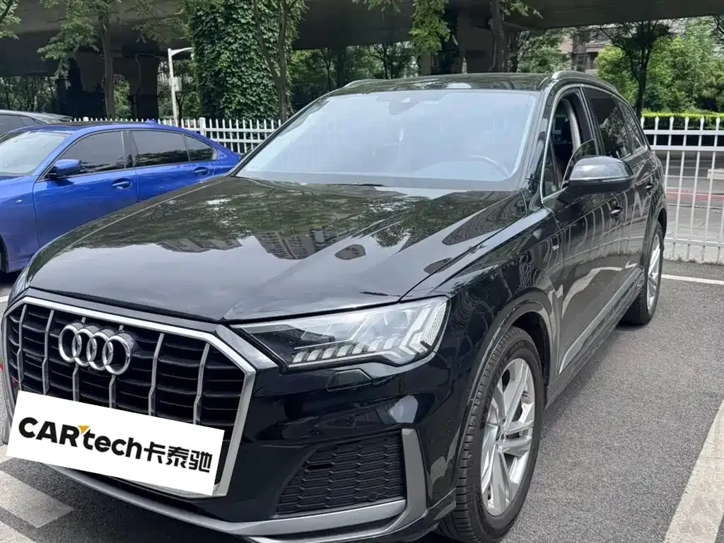 Audi Q7 — фото 1