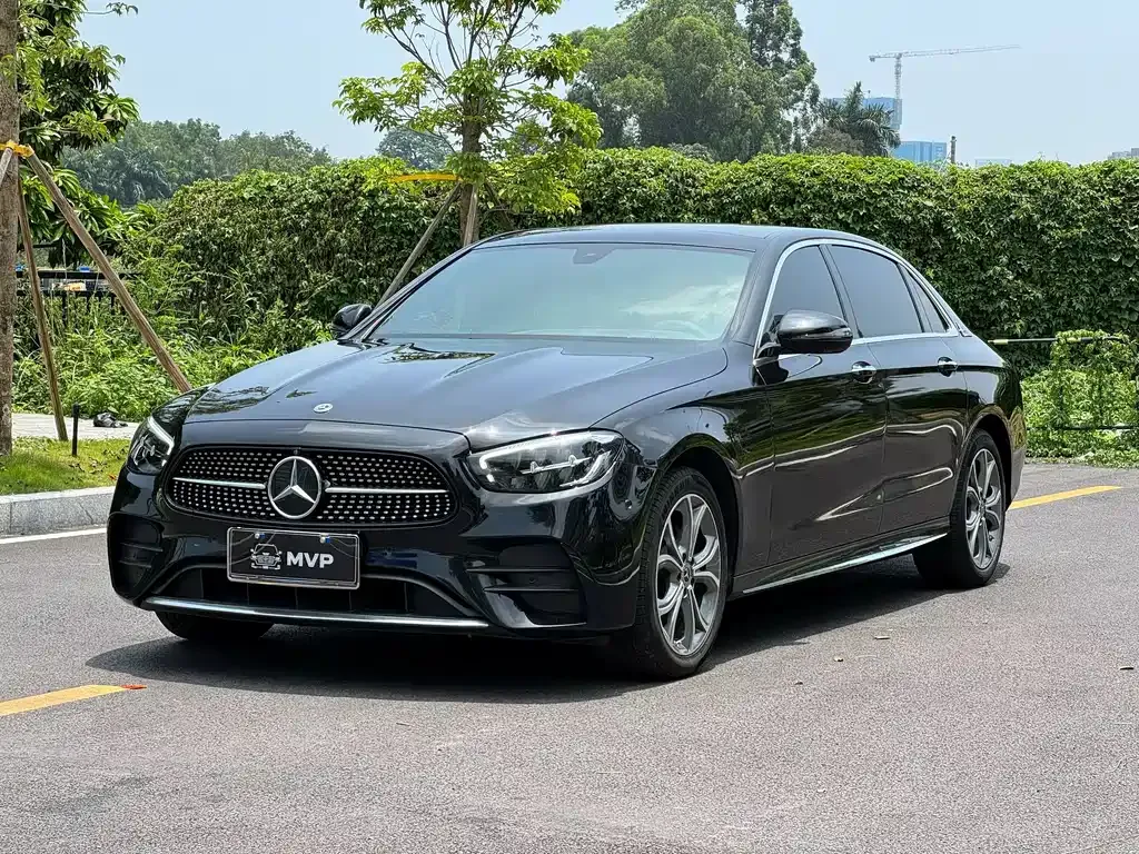 Mercedes-Benz E-Class — фото 1