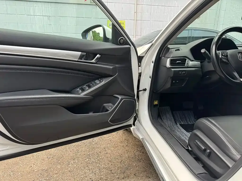 Honda Accord — фото 6