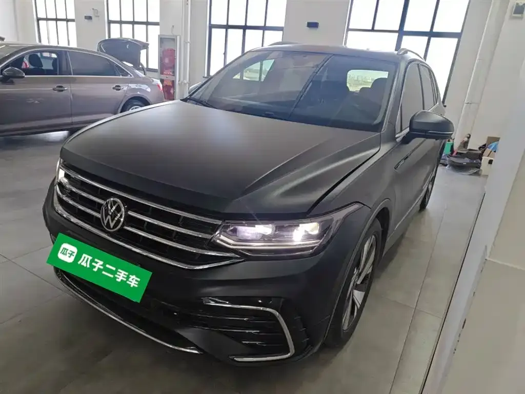 Volkswagen Tiguan L — фото 1