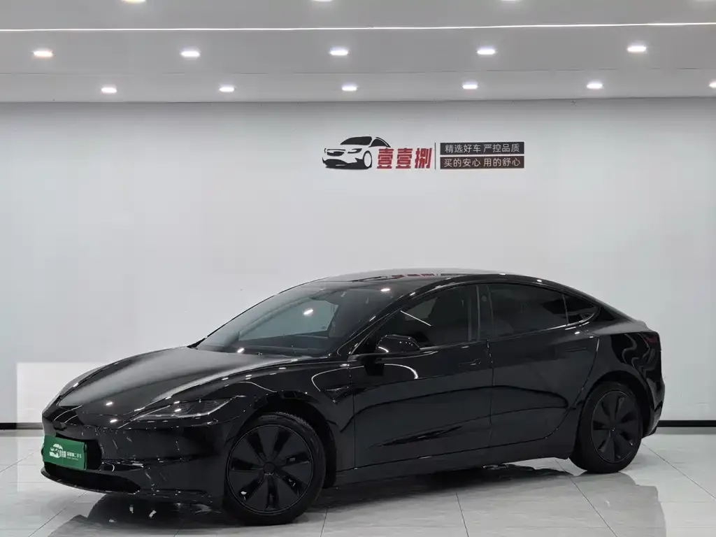 Tesla Model 3 — фото 1