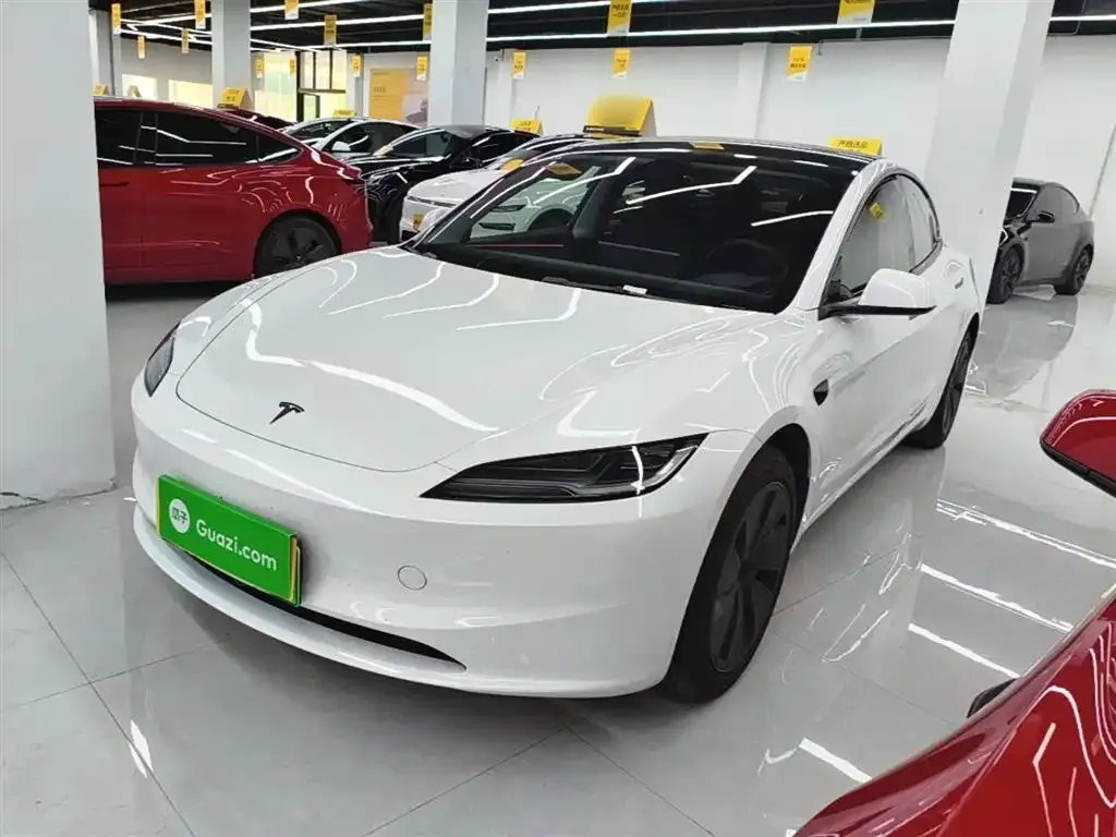 Tesla Model 3 — фото 1