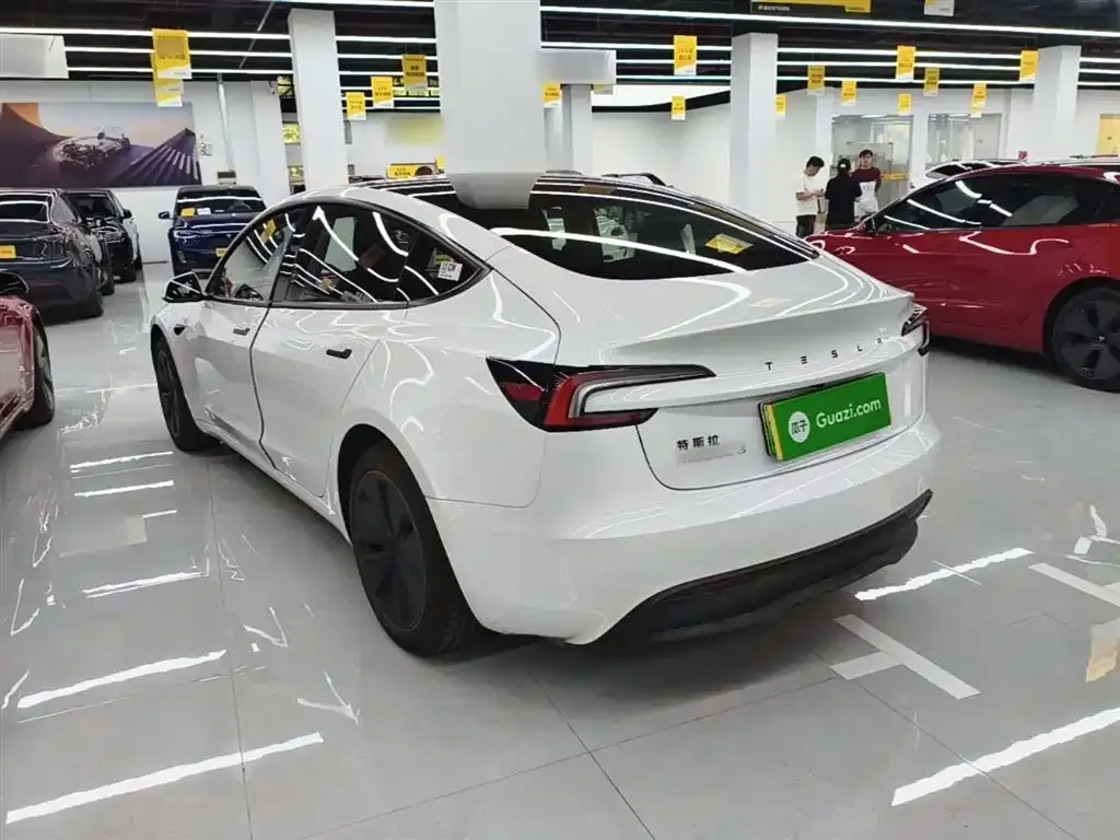 Tesla Model 3 — фото 10