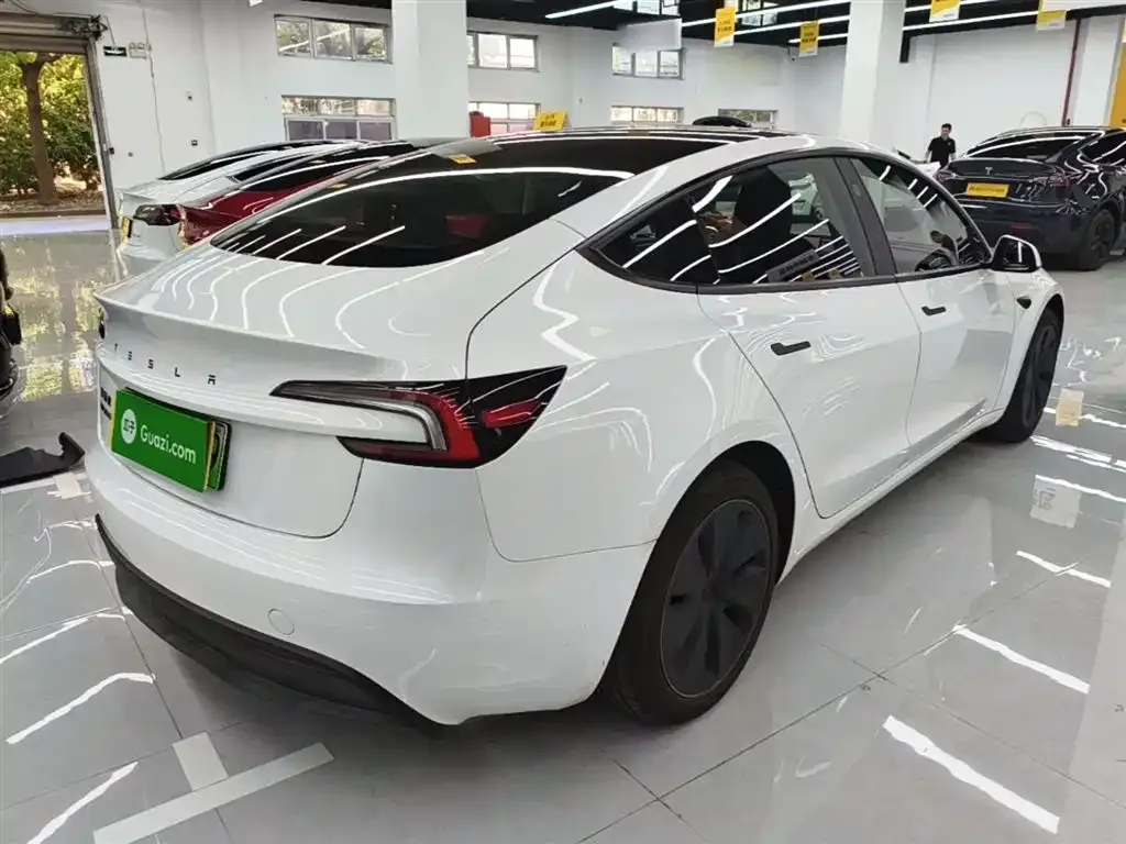 Tesla Model 3 — фото 3