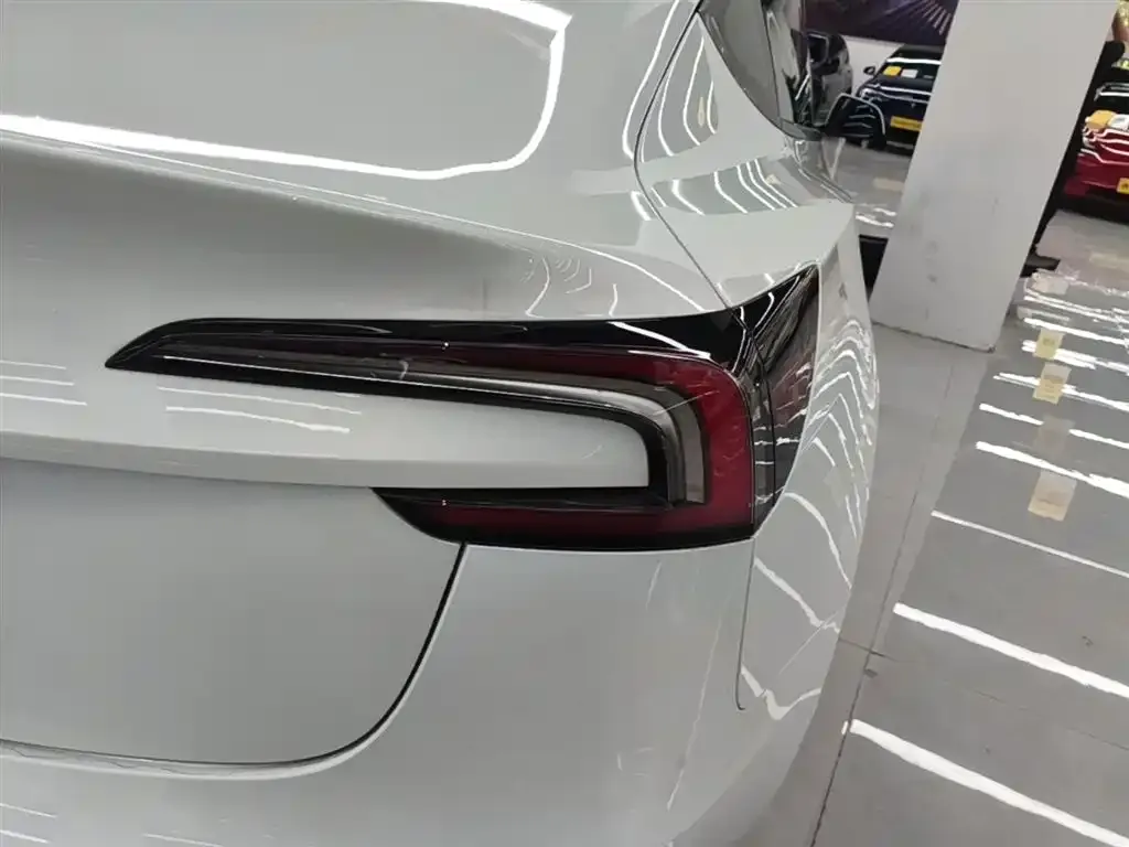 Tesla Model 3 — фото 2