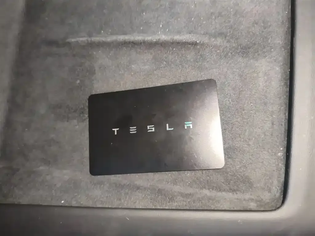 Tesla Model 3 — фото 4