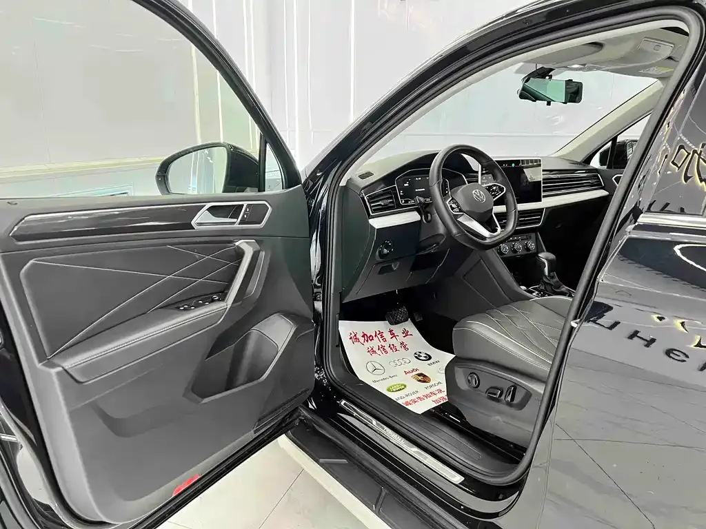 Volkswagen Tiguan L — фото 5