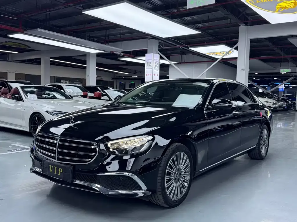 Mercedes-Benz E-Class — фото 1