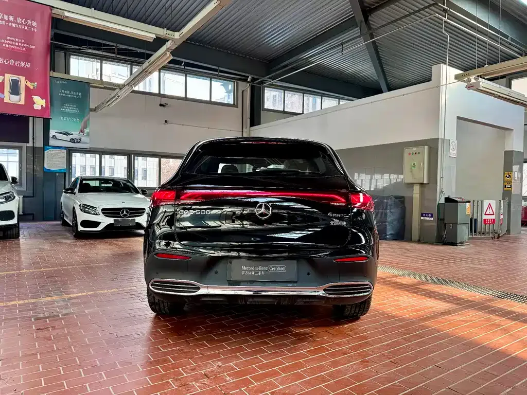 Mercedes-Benz EQE SUV — фото 7