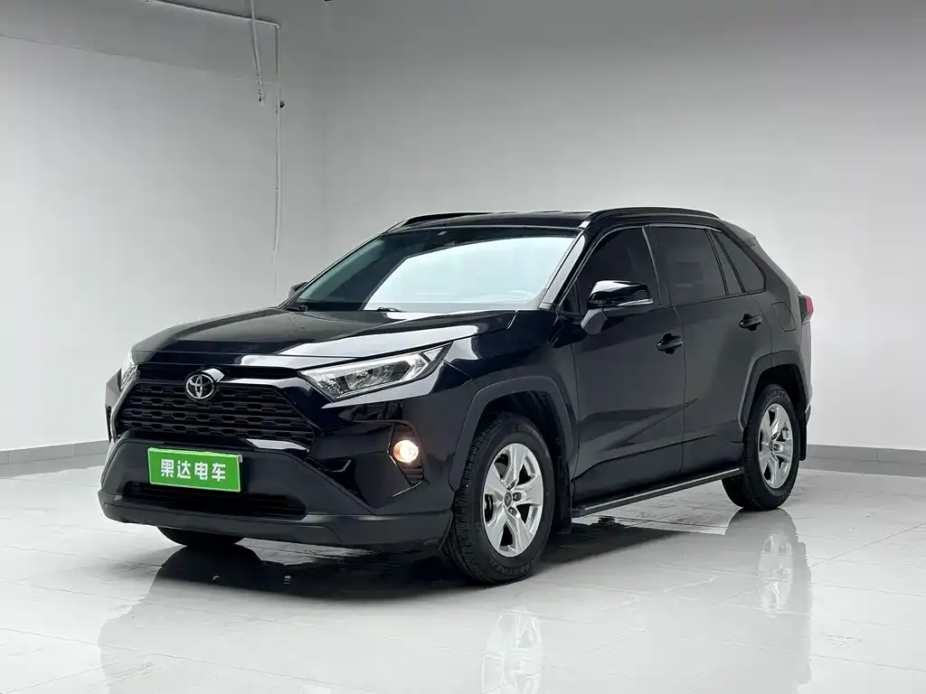 Toyota RAV4 — фото 1