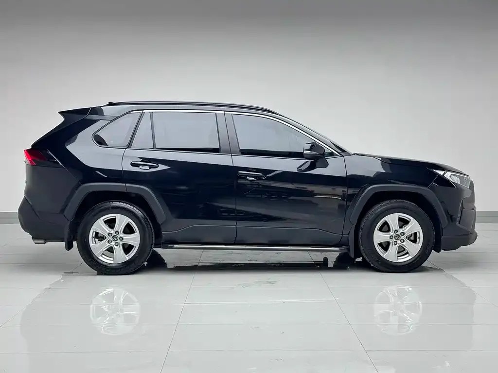 Toyota RAV4 — фото 3
