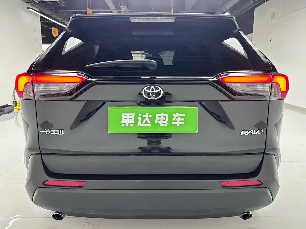 Toyota RAV4 — фото 5