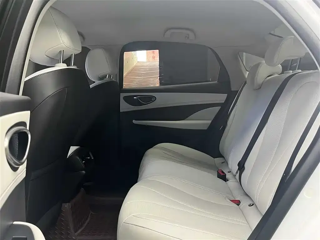 BYD Seal 05 DM-i — фото 8